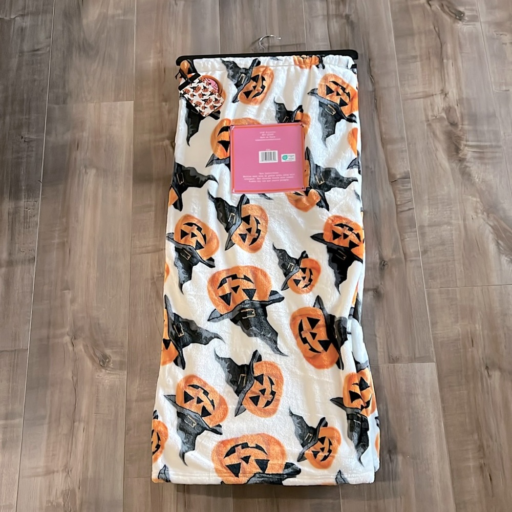 NWT Pumpkin Witch Halloween Throw Blanket